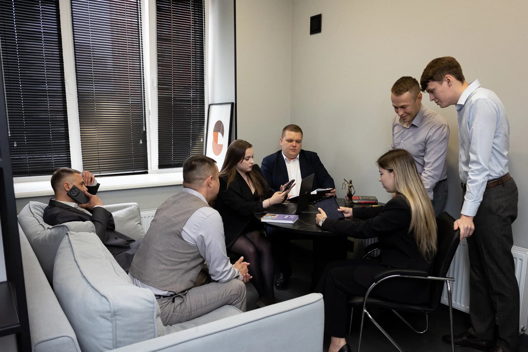 Команда агентства недвижимости «Прогресс» на рабочей встрече